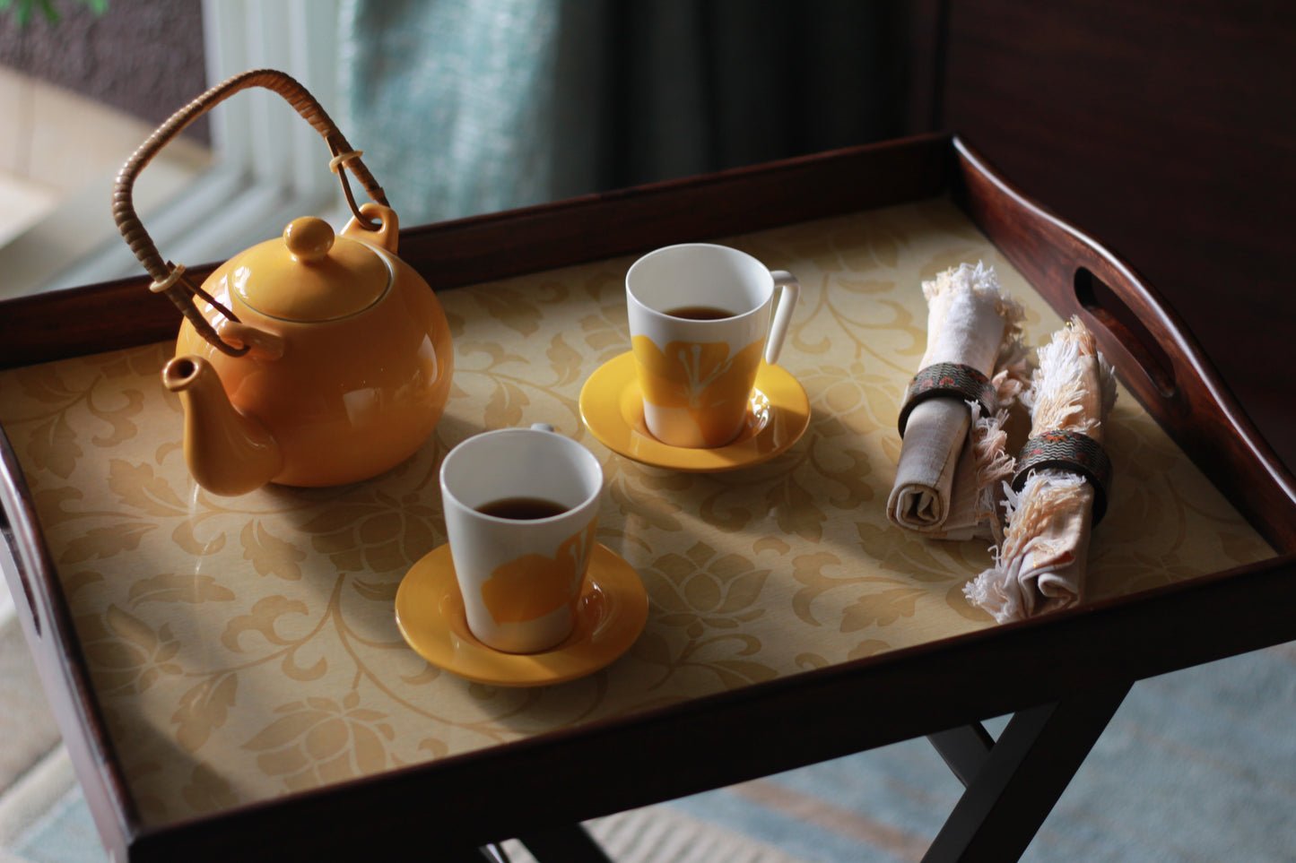 Tea tray with stand