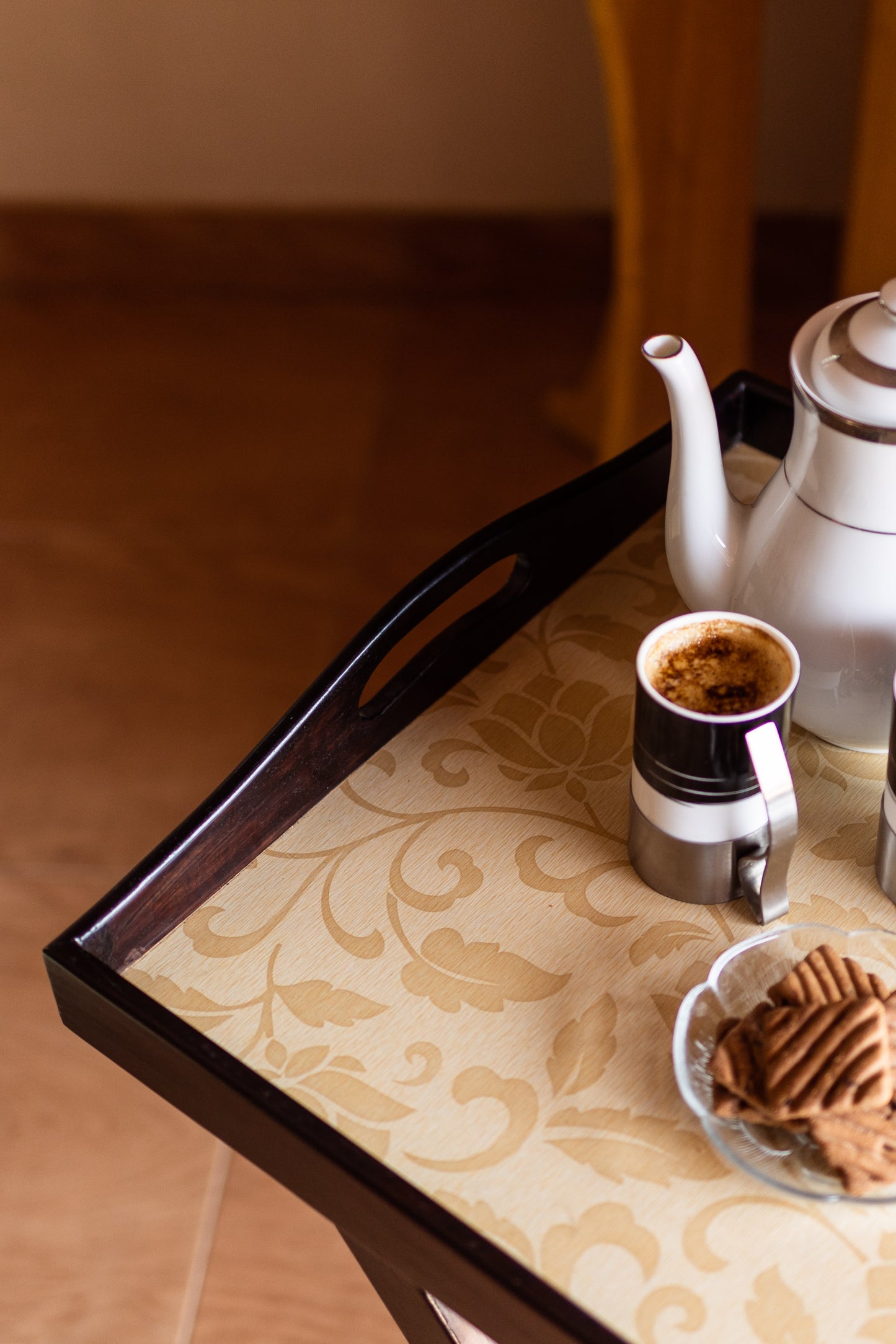 Tea tray with stand